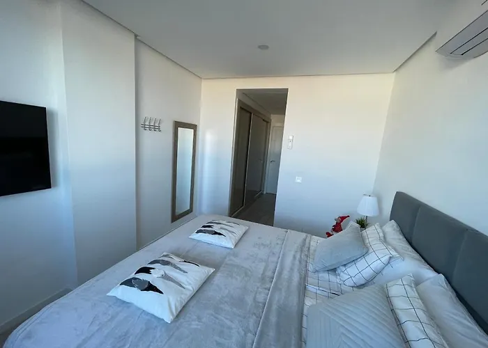 Ocean Garden Sunset - Heated Swimming Pool Free Wifi Apartment